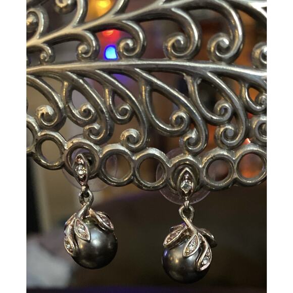 Gray Pearl W/ Silver Rhinestone Leaves Top Of Earring Rhinestone Pierced Post - Picture 1 of 2